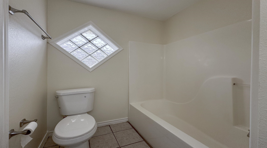 304 Anthony Ln, Laredo, Texas 78046, 3 Bedrooms Bedrooms, 5 Rooms Rooms,2 BathroomsBathrooms,Residential,For Rent,304 Anthony Ln,20261345