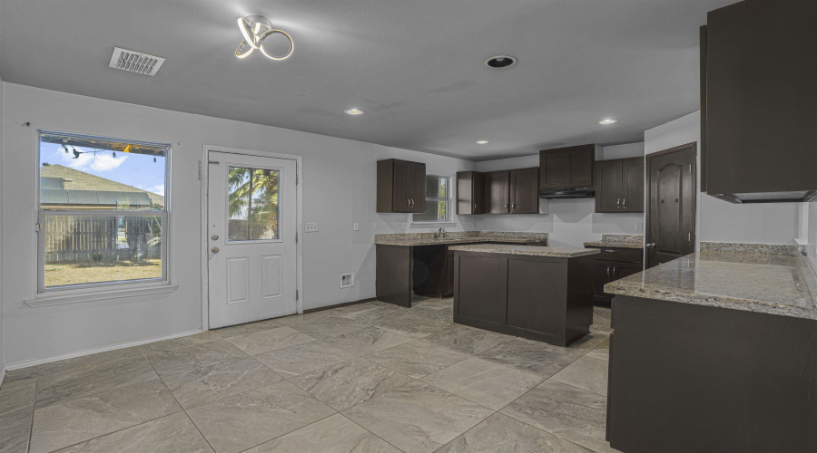 5528 Somerville St, Laredo, Texas 78046, 5 Bedrooms Bedrooms, 8 Rooms Rooms,3 BathroomsBathrooms,Residential,For Sale,5528 Somerville St,20261351