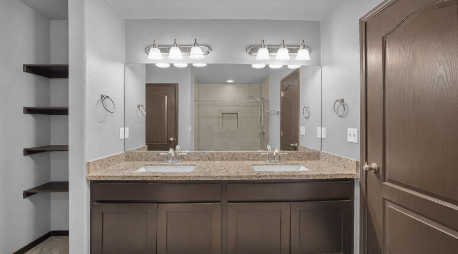 5528 Somerville St, Laredo, Texas 78046, 5 Bedrooms Bedrooms, 8 Rooms Rooms,3 BathroomsBathrooms,Residential,For Rent,5528 Somerville St,20261352