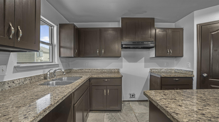 5528 Somerville St, Laredo, Texas 78046, 5 Bedrooms Bedrooms, 8 Rooms Rooms,3 BathroomsBathrooms,Residential,For Rent,5528 Somerville St,20261352