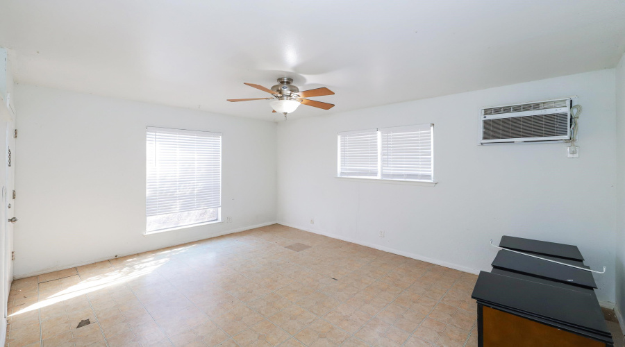 8207 Glen Fox, San Antonio, Texas 78239, 3 Bedrooms Bedrooms, 5 Rooms Rooms,1 BathroomBathrooms,Residential,For Sale,8207 Glen Fox,20261353