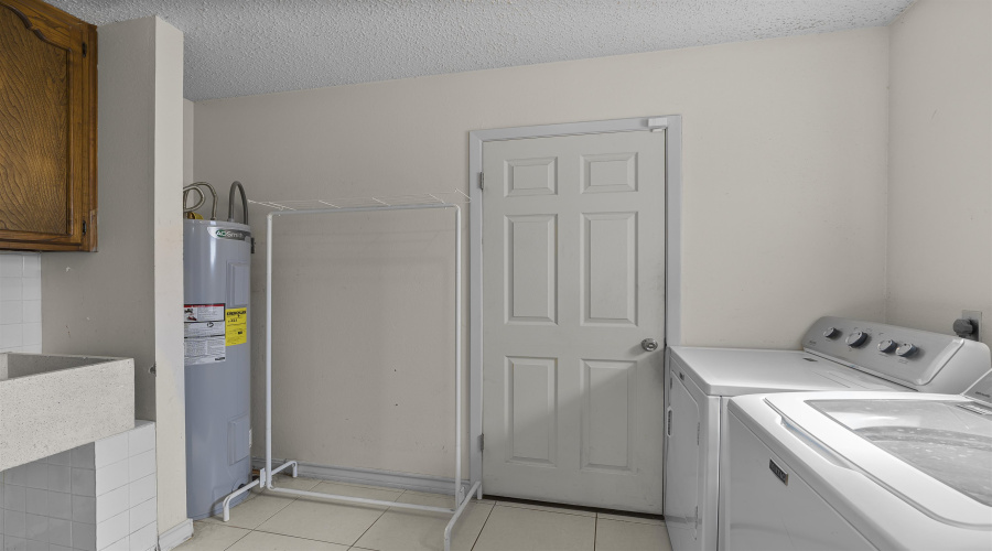 1004 Eden Ln, Laredo, Texas 78045, 4 Bedrooms Bedrooms, 9 Rooms Rooms,2 BathroomsBathrooms,Residential,For Sale,1004 Eden Ln,20261354