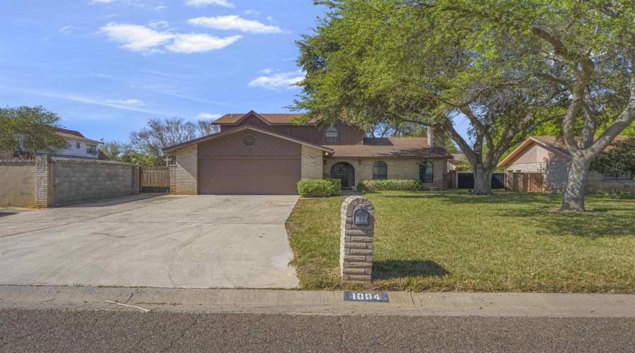 1004 Eden Ln, Laredo, Texas 78045, 4 Bedrooms Bedrooms, 9 Rooms Rooms,2 BathroomsBathrooms,Residential,For Sale,1004 Eden Ln,20261354