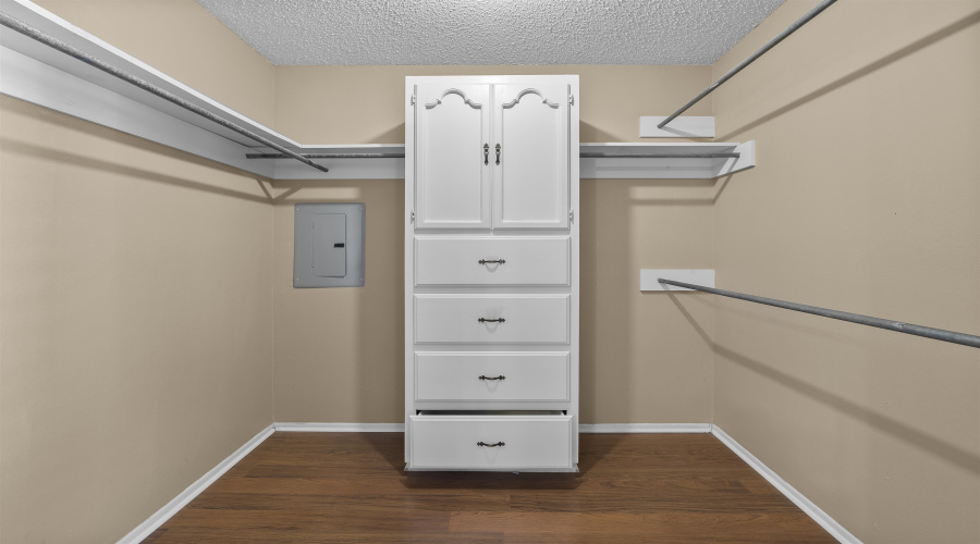 1004 Eden Ln, Laredo, Texas 78045, 4 Bedrooms Bedrooms, 9 Rooms Rooms,2 BathroomsBathrooms,Residential,For Sale,1004 Eden Ln,20261354