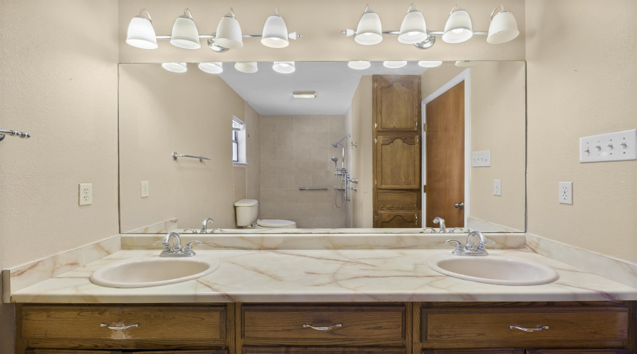 1004 Eden Ln, Laredo, Texas 78045, 4 Bedrooms Bedrooms, 9 Rooms Rooms,2 BathroomsBathrooms,Residential,For Sale,1004 Eden Ln,20261354