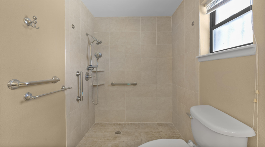 1004 Eden Ln, Laredo, Texas 78045, 4 Bedrooms Bedrooms, 9 Rooms Rooms,2 BathroomsBathrooms,Residential,For Sale,1004 Eden Ln,20261354