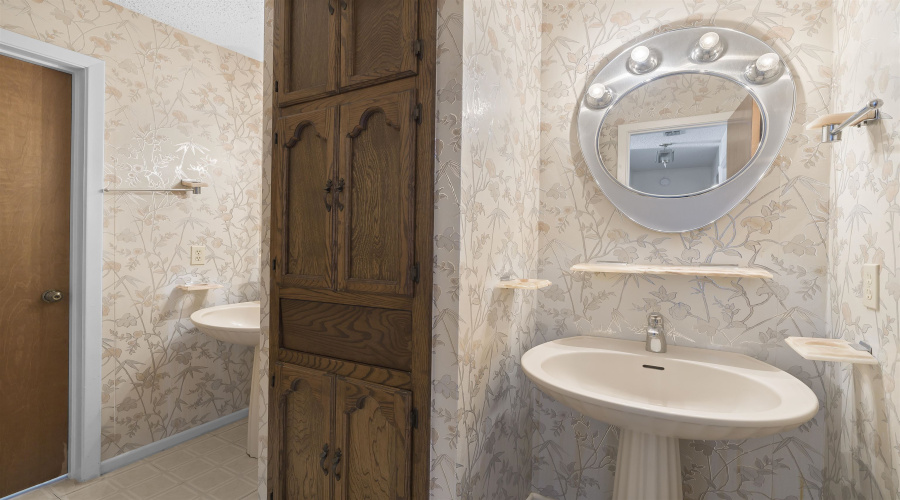 1004 Eden Ln, Laredo, Texas 78045, 4 Bedrooms Bedrooms, 9 Rooms Rooms,2 BathroomsBathrooms,Residential,For Sale,1004 Eden Ln,20261354