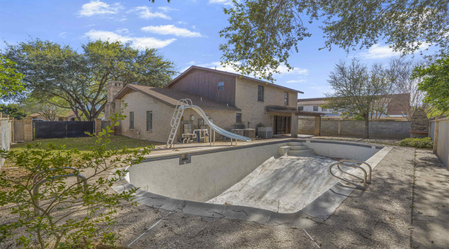 1004 Eden Ln, Laredo, Texas 78045, 4 Bedrooms Bedrooms, 9 Rooms Rooms,2 BathroomsBathrooms,Residential,For Sale,1004 Eden Ln,20261354