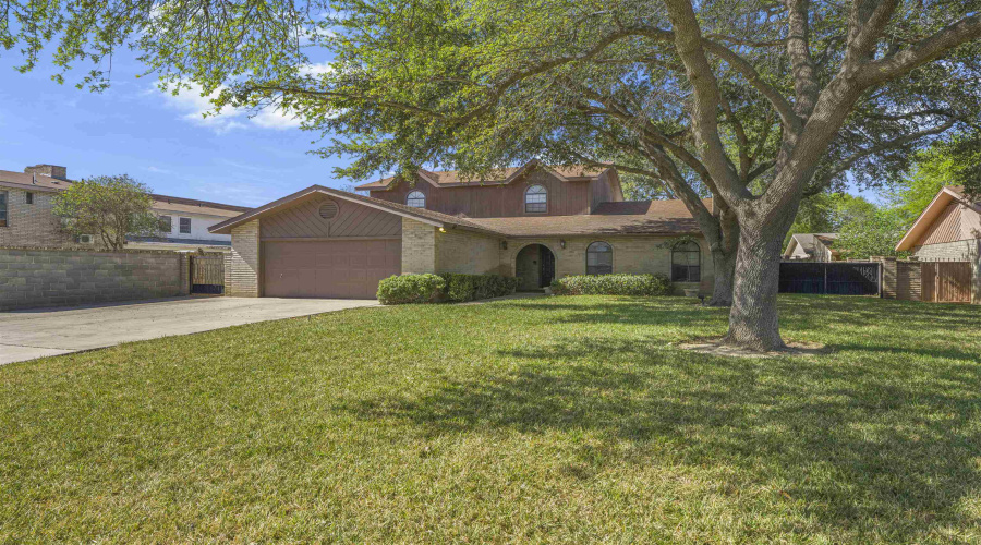 1004 Eden Ln, Laredo, Texas 78045, 4 Bedrooms Bedrooms, 9 Rooms Rooms,2 BathroomsBathrooms,Residential,For Sale,1004 Eden Ln,20261354