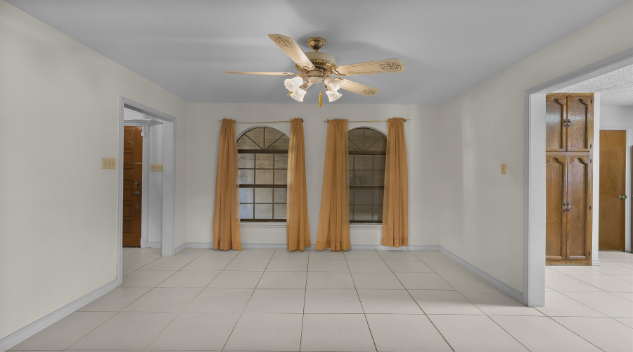 1004 Eden Ln, Laredo, Texas 78045, 4 Bedrooms Bedrooms, 9 Rooms Rooms,2 BathroomsBathrooms,Residential,For Sale,1004 Eden Ln,20261354