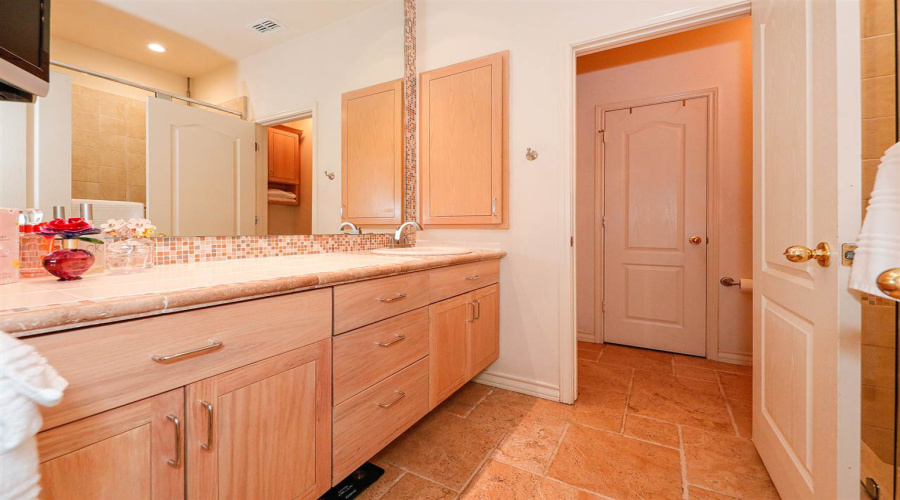 510 Shiloh Dr, Laredo, Texas 78045, 3 Bedrooms Bedrooms, 6 Rooms Rooms,2 BathroomsBathrooms,Residential,For Rent,510 Shiloh Dr,20261355