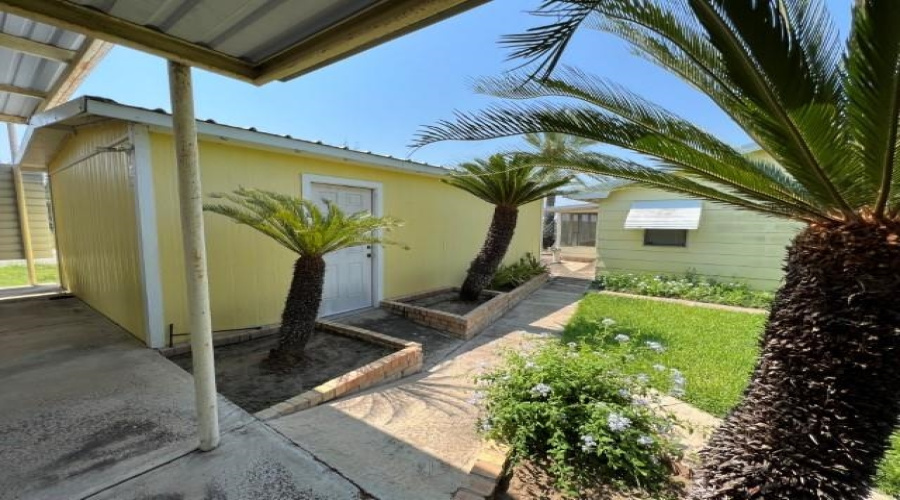 5117 Siesta Ln, Zapata, Texas 78076, 3 Bedrooms Bedrooms, 6 Rooms Rooms,2 BathroomsBathrooms,Residential,For Sale,5117 Siesta Ln,20250277