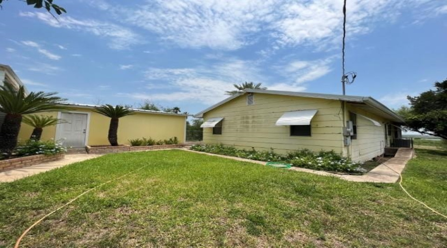 5117 Siesta Ln, Zapata, Texas 78076, 3 Bedrooms Bedrooms, 6 Rooms Rooms,2 BathroomsBathrooms,Residential,For Sale,5117 Siesta Ln,20250277