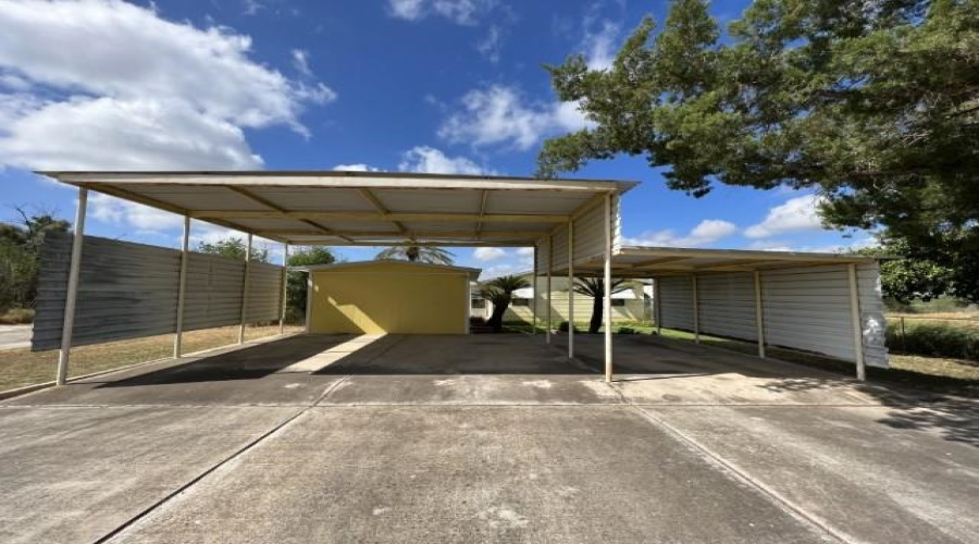 5117 Siesta Ln, Zapata, Texas 78076, 3 Bedrooms Bedrooms, 6 Rooms Rooms,2 BathroomsBathrooms,Residential,For Sale,5117 Siesta Ln,20250277