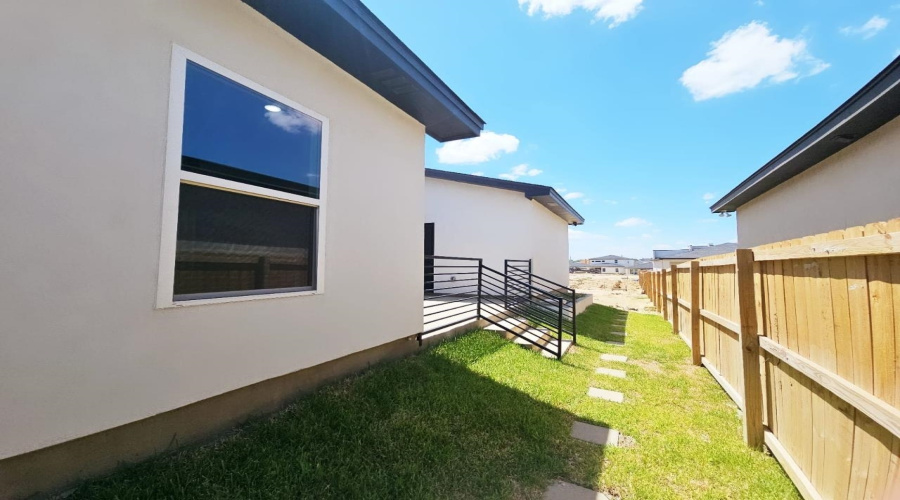 128 Faith Dr., LAREDO, Texas 78043, 3 Bedrooms Bedrooms, 5 Rooms Rooms,2 BathroomsBathrooms,Residential,For Sale,128 Faith Dr.,20255417