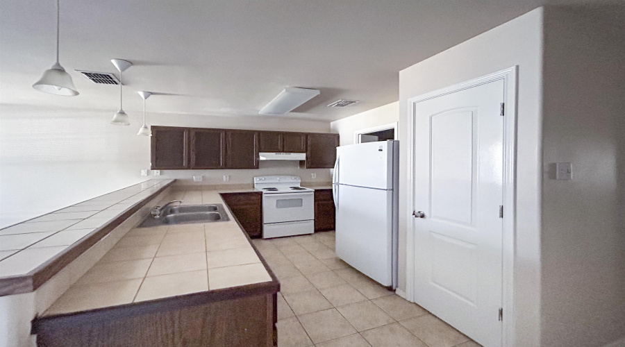 3115 Guerrero St, Laredo, Texas 78043, 2 Bedrooms Bedrooms, 3 Rooms Rooms,2 BathroomsBathrooms,Residential,For Rent,3115 Guerrero St,20261358