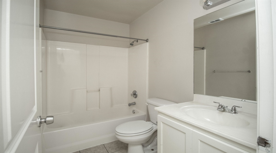 3115 Guerrero St, Laredo, Texas 78043, 2 Bedrooms Bedrooms, 3 Rooms Rooms,2 BathroomsBathrooms,Residential,For Rent,3115 Guerrero St,20261358