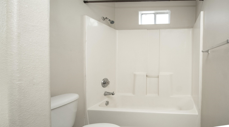 3115 Guerrero St, Laredo, Texas 78043, 2 Bedrooms Bedrooms, 3 Rooms Rooms,2 BathroomsBathrooms,Residential,For Rent,3115 Guerrero St,20261358