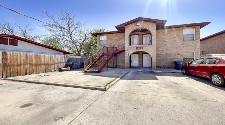 3115 Guerrero St, Laredo, Texas 78043, 2 Bedrooms Bedrooms, 3 Rooms Rooms,2 BathroomsBathrooms,Residential,For Rent,3115 Guerrero St,20261358