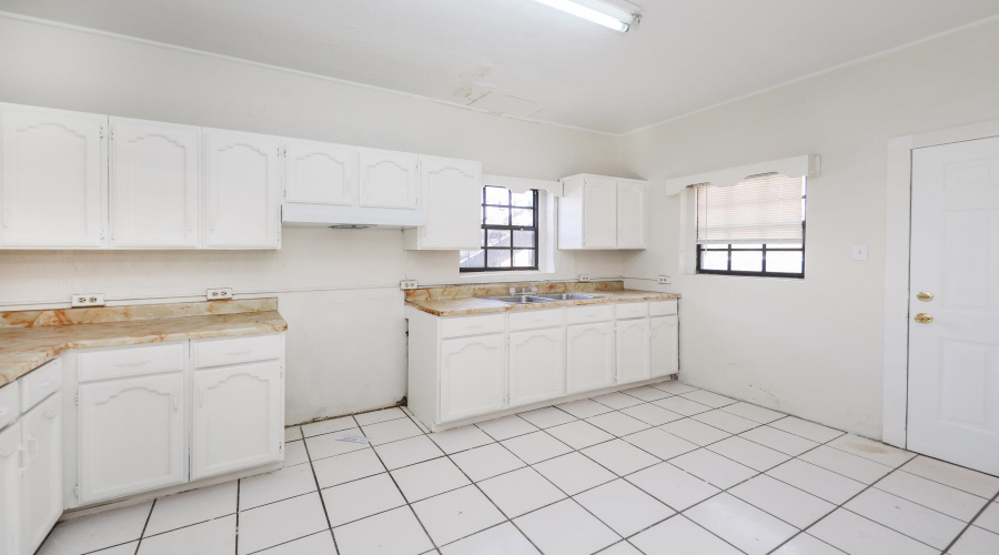 311 Matamoros St, Laredo, Texas 78040, 1 Bedroom Bedrooms, 4 Rooms Rooms,1 BathroomBathrooms,Residential,For Rent,311 Matamoros St,20261361