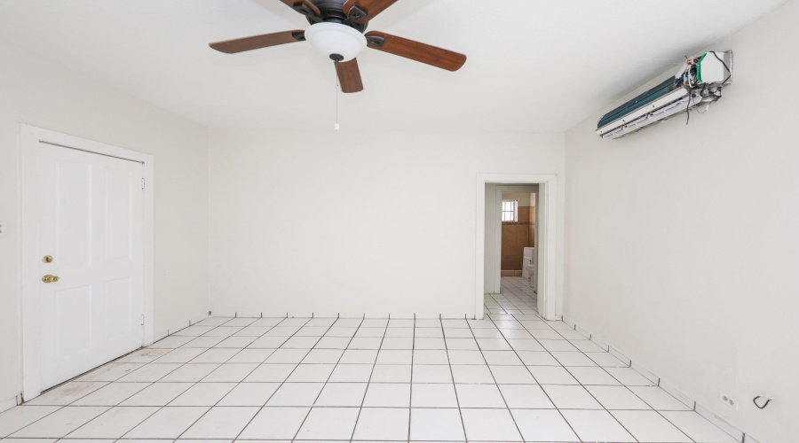 311 Matamoros St, Laredo, Texas 78040, 1 Bedroom Bedrooms, 4 Rooms Rooms,1 BathroomBathrooms,Residential,For Rent,311 Matamoros St,20261361