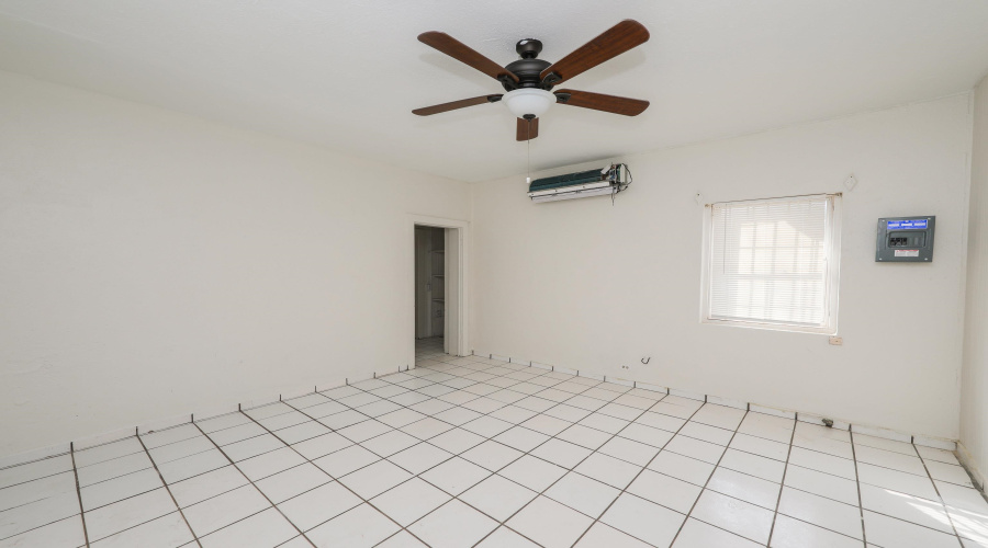 311 Matamoros St, Laredo, Texas 78040, 1 Bedroom Bedrooms, 4 Rooms Rooms,1 BathroomBathrooms,Residential,For Rent,311 Matamoros St,20261361