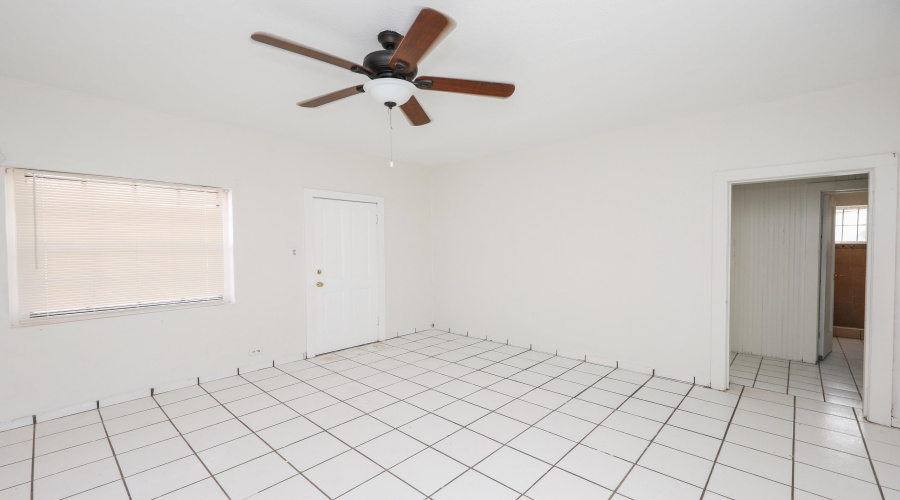 311 Matamoros St, Laredo, Texas 78040, 1 Bedroom Bedrooms, 4 Rooms Rooms,1 BathroomBathrooms,Residential,For Rent,311 Matamoros St,20261361