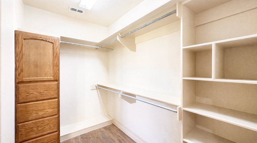 10816 Grenville Rd, LAREDO, Texas 78045, 4 Bedrooms Bedrooms, 8 Rooms Rooms,4 BathroomsBathrooms,Residential,For Sale,10816 Grenville Rd,20261363