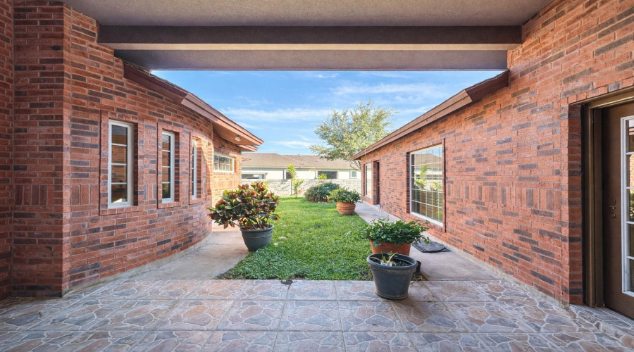 10816 Grenville Rd, LAREDO, Texas 78045, 4 Bedrooms Bedrooms, 8 Rooms Rooms,4 BathroomsBathrooms,Residential,For Sale,10816 Grenville Rd,20261363