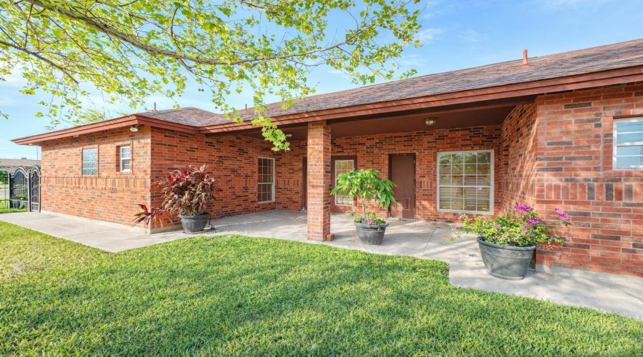 10816 Grenville Rd, LAREDO, Texas 78045, 4 Bedrooms Bedrooms, 8 Rooms Rooms,4 BathroomsBathrooms,Residential,For Sale,10816 Grenville Rd,20261363