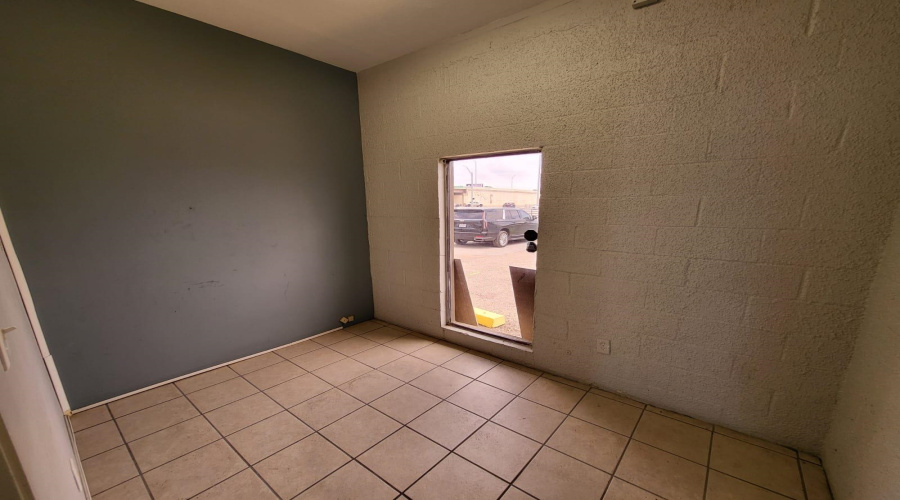 4910 E Saunders St, Laredo, Texas 78041, 1 Room Rooms,1 BathroomBathrooms,Commercial retail/office,For Rent,4910 E Saunders St,20261360