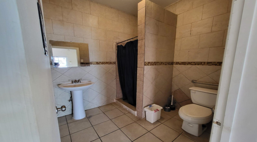 4910 E Saunders St, Laredo, Texas 78041, 1 Room Rooms,1 BathroomBathrooms,Commercial retail/office,For Rent,4910 E Saunders St,20261360