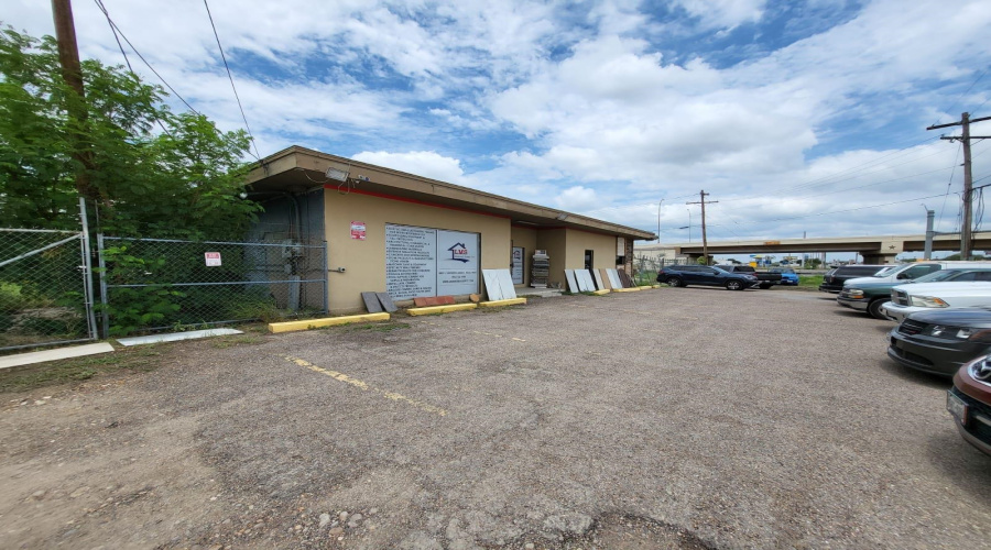4910 E Saunders St, Laredo, Texas 78041, 1 Room Rooms,1 BathroomBathrooms,Commercial retail/office,For Rent,4910 E Saunders St,20261360