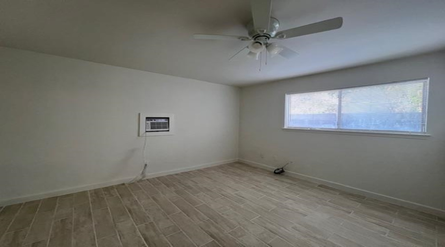 1303 E Eistetter St, LAREDO, Texas 78041, ,Multi-family,For Sale,1303 E Eistetter St,20261364