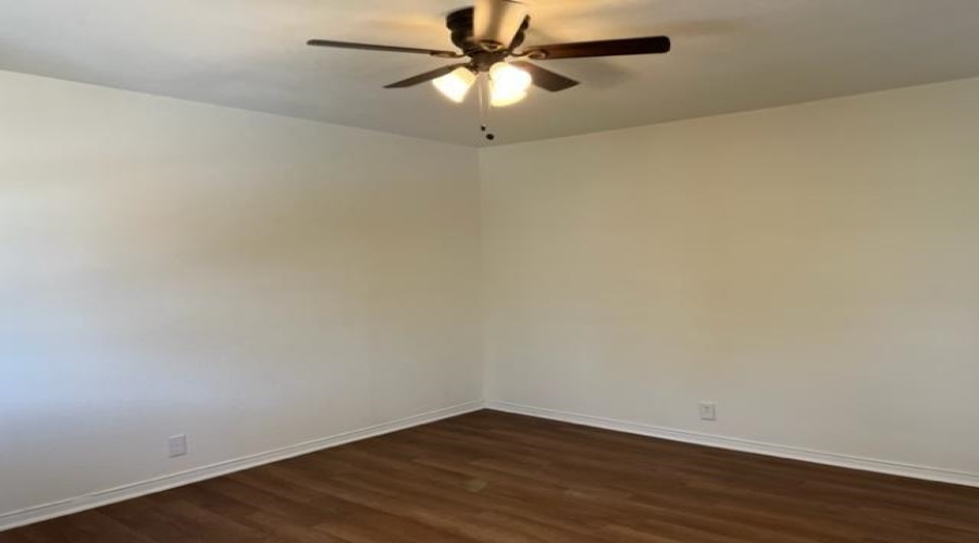 1303 E Eistetter St, LAREDO, Texas 78041, ,Multi-family,For Sale,1303 E Eistetter St,20261364