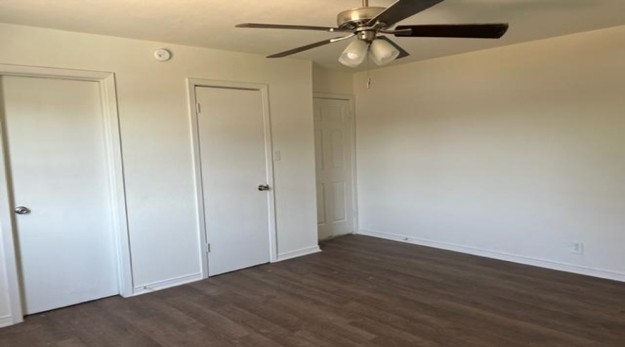 1303 E Eistetter St, LAREDO, Texas 78041, ,Multi-family,For Sale,1303 E Eistetter St,20261364