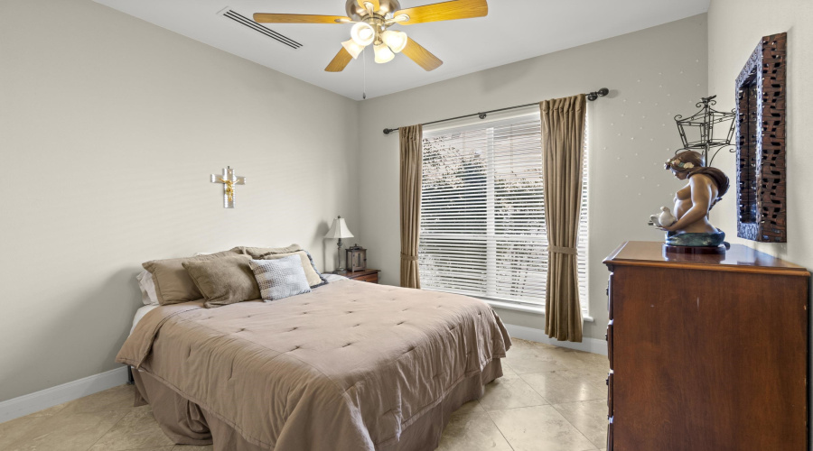 3104 FieldCrest Cir, Laredo, Texas 78045-8134, 4 Bedrooms Bedrooms, 9 Rooms Rooms,3 BathroomsBathrooms,Residential,For Sale,3104 FieldCrest Cir,20261367