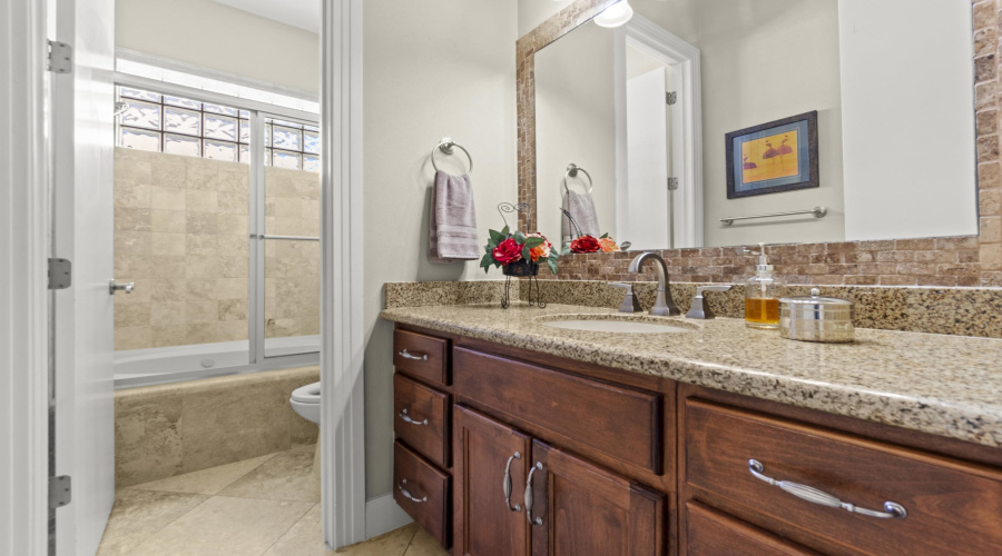 3104 FieldCrest Cir, Laredo, Texas 78045-8134, 4 Bedrooms Bedrooms, 9 Rooms Rooms,3 BathroomsBathrooms,Residential,For Sale,3104 FieldCrest Cir,20261367