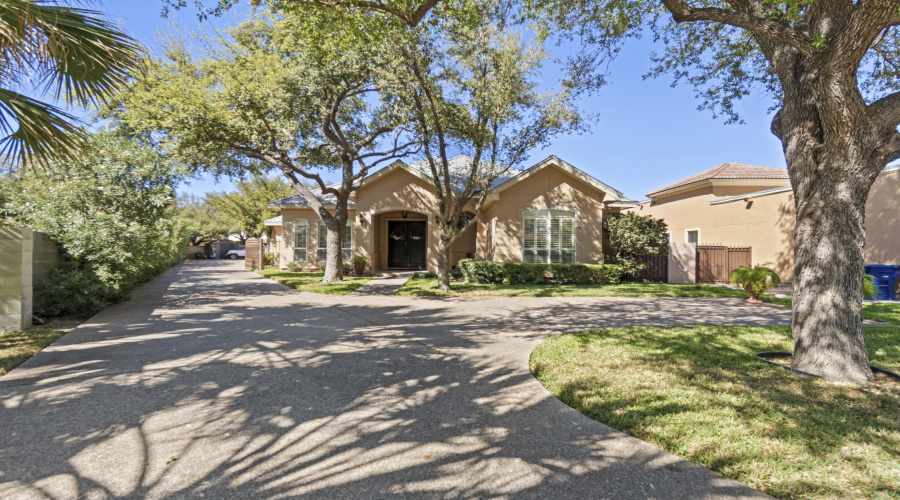 3104 FieldCrest Cir, Laredo, Texas 78045-8134, 4 Bedrooms Bedrooms, 9 Rooms Rooms,3 BathroomsBathrooms,Residential,For Sale,3104 FieldCrest Cir,20261367