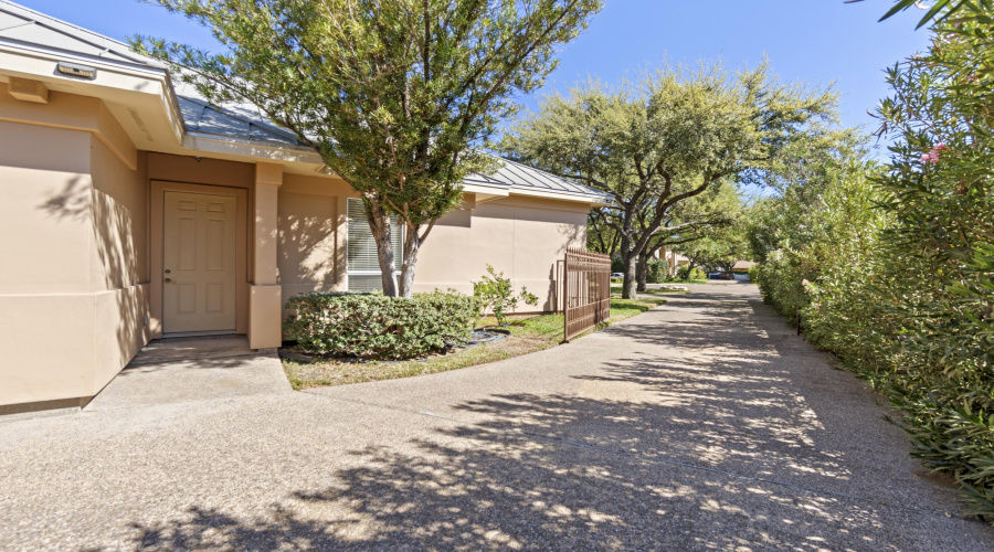 3104 FieldCrest Cir, Laredo, Texas 78045-8134, 4 Bedrooms Bedrooms, 9 Rooms Rooms,3 BathroomsBathrooms,Residential,For Sale,3104 FieldCrest Cir,20261367