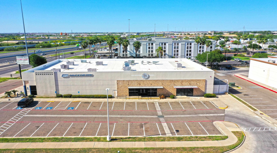 7901 San Dario Ave, Laredo, Texas 78041, 1 Room Rooms,4 BathroomsBathrooms,Commercial retail/office,For Sale,7901 San Dario Ave,20261372