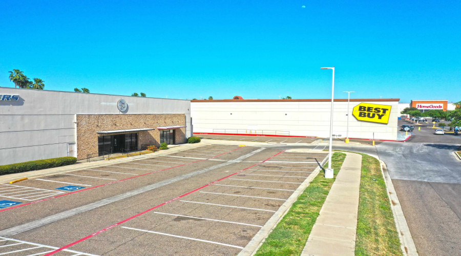 7901 San Dario Ave, Laredo, Texas 78041, 1 Room Rooms,4 BathroomsBathrooms,Commercial retail/office,For Sale,7901 San Dario Ave,20261372