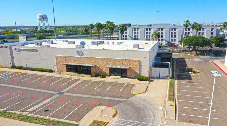 7901 San Dario Ave, Laredo, Texas 78041, 1 Room Rooms,4 BathroomsBathrooms,Commercial retail/office,For Sale,7901 San Dario Ave,20261372