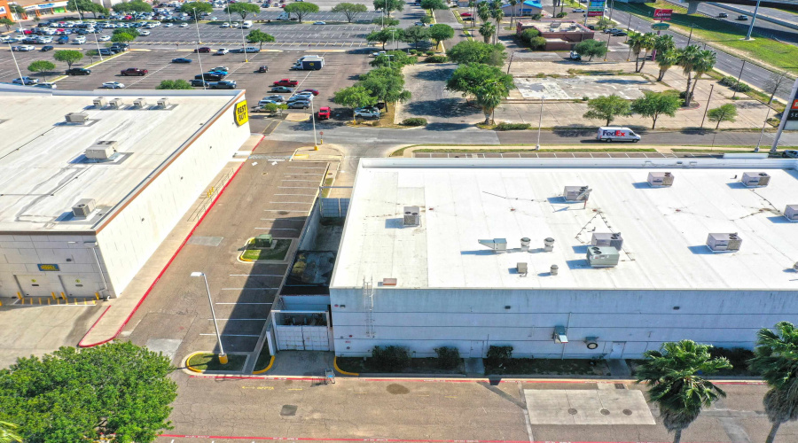 7901 San Dario Ave, Laredo, Texas 78041, 1 Room Rooms,4 BathroomsBathrooms,Commercial retail/office,For Sale,7901 San Dario Ave,20261372