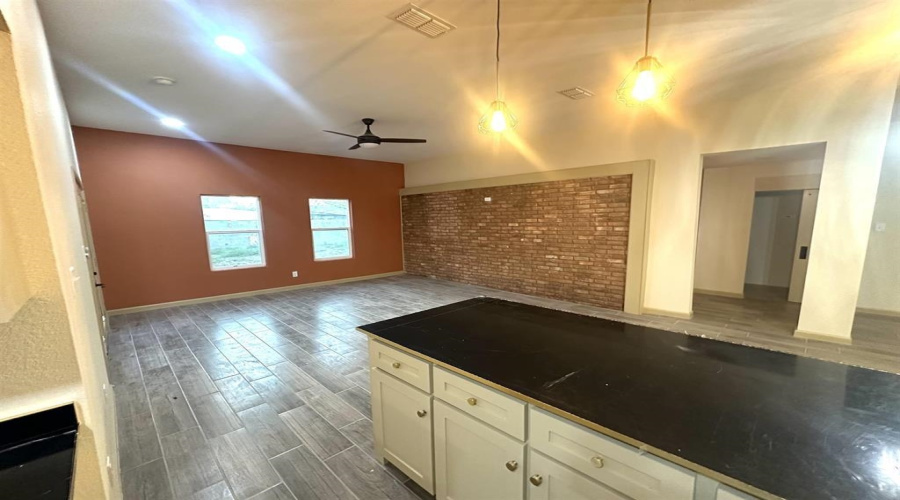 1202 Beverly Dr, Laredo, Texas 78045, 4 Bedrooms Bedrooms, 8 Rooms Rooms,3 BathroomsBathrooms,Residential,For Rent,1202 Beverly Dr,20261373