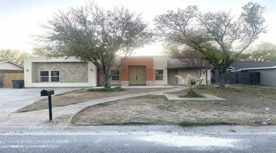 1202 Beverly Dr, Laredo, Texas 78045, 4 Bedrooms Bedrooms, 8 Rooms Rooms,3 BathroomsBathrooms,Residential,For Rent,1202 Beverly Dr,20261373
