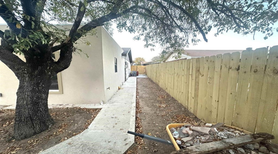 1202 Beverly Dr, Laredo, Texas 78045, 4 Bedrooms Bedrooms, 8 Rooms Rooms,3 BathroomsBathrooms,Residential,For Rent,1202 Beverly Dr,20261373