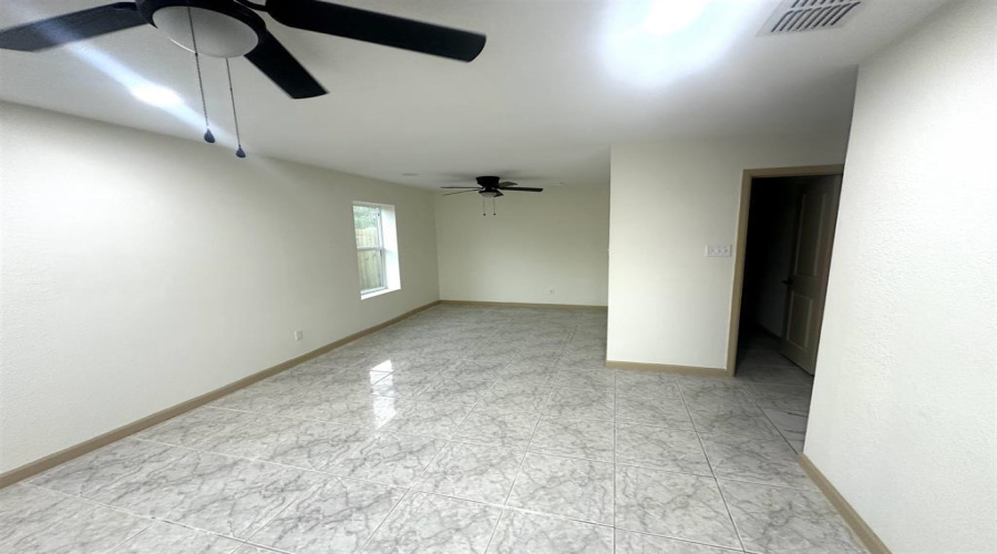 1202 Beverly Dr, Laredo, Texas 78045, 4 Bedrooms Bedrooms, 8 Rooms Rooms,3 BathroomsBathrooms,Residential,For Rent,1202 Beverly Dr,20261373