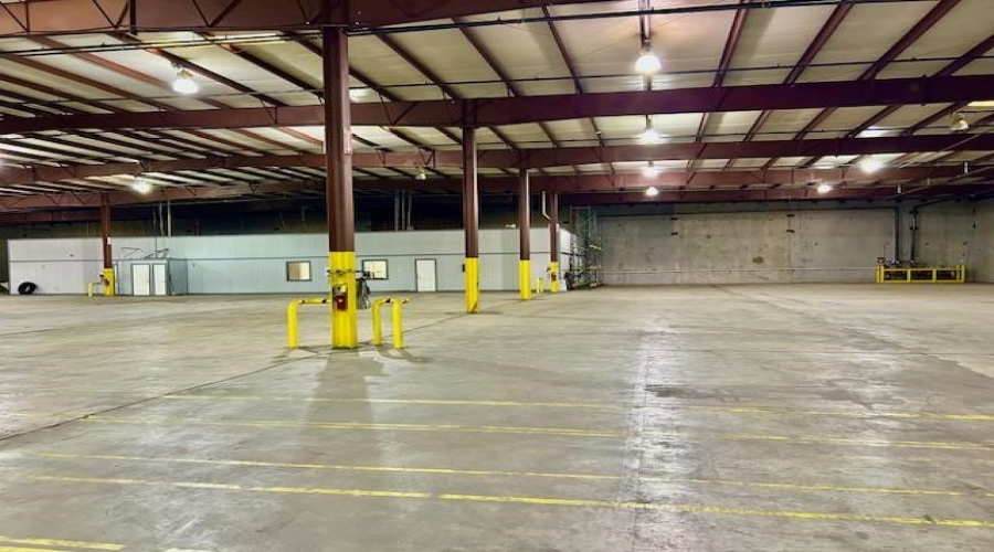 14709 Atlanta Dr, Laredo, Texas 78045, 1 Bedroom Bedrooms, 21 Rooms Rooms,1 BathroomBathrooms,Commercial/industrial,For Rent,14709 Atlanta Dr,20261385