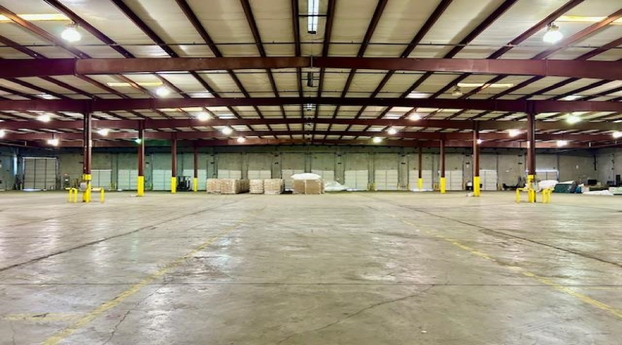 14709 Atlanta Dr, Laredo, Texas 78045, 1 Bedroom Bedrooms, 21 Rooms Rooms,1 BathroomBathrooms,Commercial/industrial,For Rent,14709 Atlanta Dr,20261385